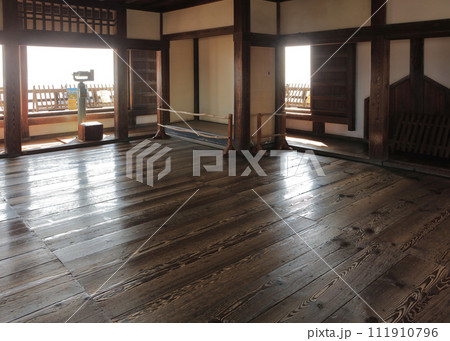 松山城天守閣最上階の床の間（南西方向） 111910796