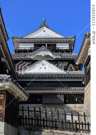 松山城本壇、一ノ門下から見上げる天守 松山城本壇、一ノ門下から見上げる天守 111910853