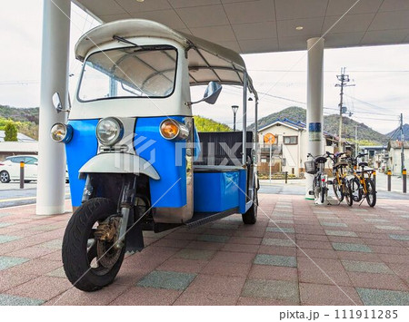 人を運ぶ三輪車 111911285