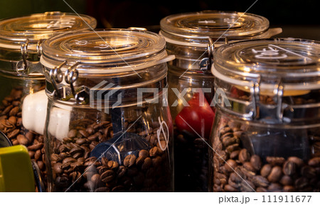 コーヒーを淹れる コーヒーを淹れる 111911677