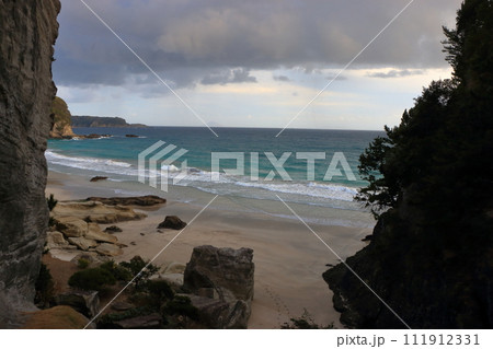 Tatadohama beach at Shimoda on the Izu penninsula of Shizuoka Japan, famous for beautiful white sand, surfing, and nearby onsen hot spring mineral baths Tatadohama beach at Shimoda on the Izu penninsula of Shizuoka Japan, famous for beautiful white sand, surfing, and nearby onsen hot spring mineral baths 111912331