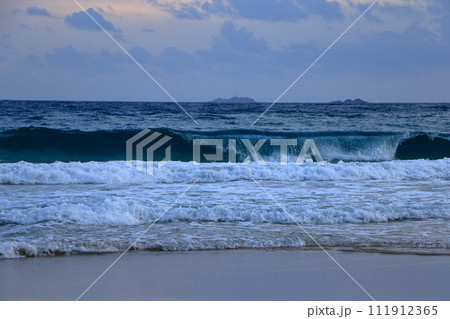 Tatadohama beach at Shimoda on the Izu penninsula of Shizuoka Japan, famous for beautiful white sand, surfing, and nearby onsen hot spring mineral baths Tatadohama beach at Shimoda on the Izu penninsula of Shizuoka Japan, famous for beautiful white sand, surfing, and nearby onsen hot spring mineral baths 111912365