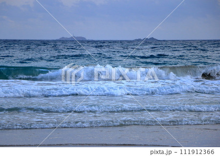 Tatadohama beach at Shimoda on the Izu penninsula of Shizuoka Japan, famous for beautiful white sand, surfing, and nearby onsen hot spring mineral baths Tatadohama beach at Shimoda on the Izu penninsula of Shizuoka Japan, famous for beautiful white sand, surfing, and nearby onsen hot spring mineral baths 111912366
