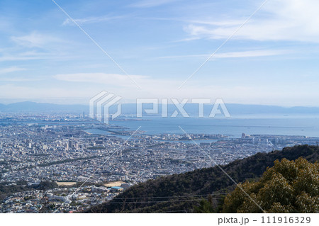 観音山のパノラマコースから見た景色（六甲山地） 111916329