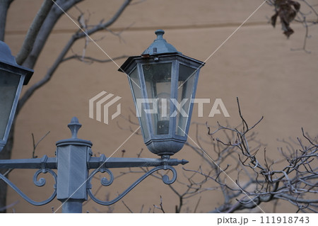 レトロな外灯 111918743