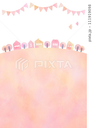 水彩風　ピンクの家と春の街並み  111919098