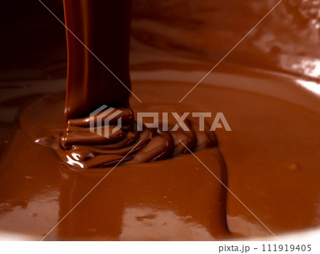 チョコレート　湯煎　溶ける 111919405