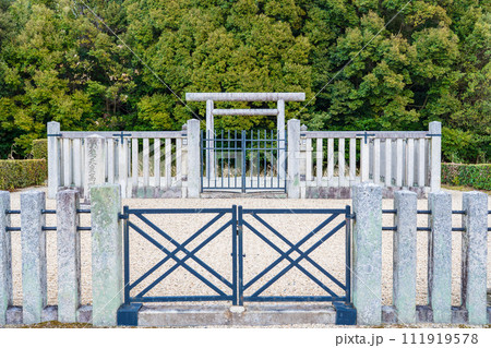 奈良県奈良市　第四十六代孝謙天皇　第四十八代称徳天皇　高野陵 111919578