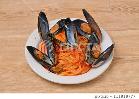 ムール貝のトマトパスタ、イタリアンパスタ、貝料理、スパゲッティ。 111919777