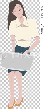 膝の上でpc操作する女性 膝の上でpc操作する女性 111919972