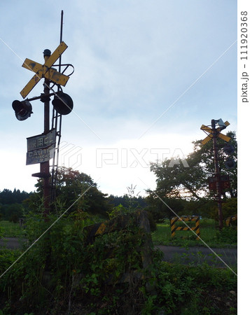 古い踏切 錆び 111920368