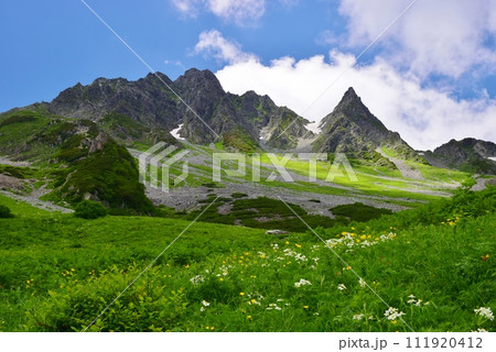 北アルプス 涸沢槍カール　夏景色 111920412