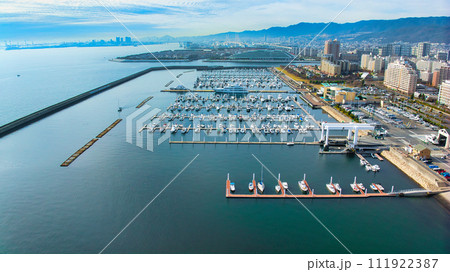 ドローンでしか撮れない、兵庫県の有名な釣り場『西宮ケーソン』のヨットハーバー ドローンでしか撮れない、兵庫県の有名な釣り場『西宮ケーソン』のヨットハーバー 111922387