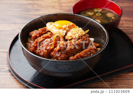 味噌カツ煮丼 味噌カツ煮丼 111923609