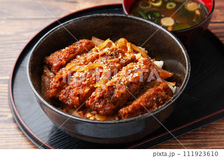 味噌カツ煮丼 味噌カツ煮丼 111923610