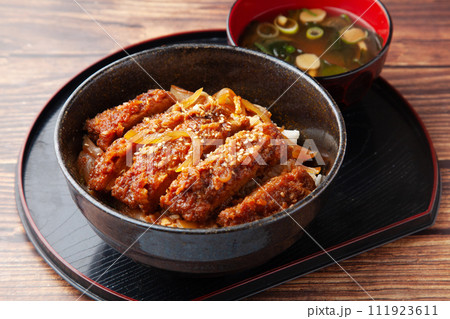 味噌カツ煮丼 味噌カツ煮丼 111923611