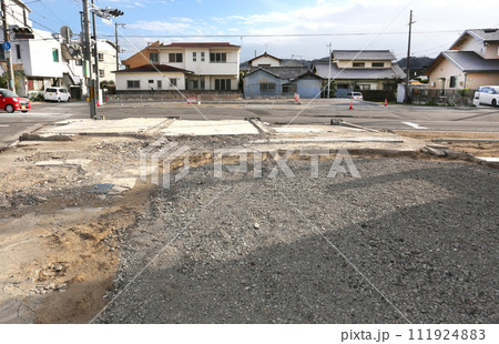 道路拡張の為に取り壊された住宅地跡 都市計画 道路拡張の為に取り壊された住宅地跡 都市計画 111924883
