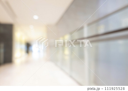 繁華街の背景ぼかし 繁華街の背景ぼかし 111925528