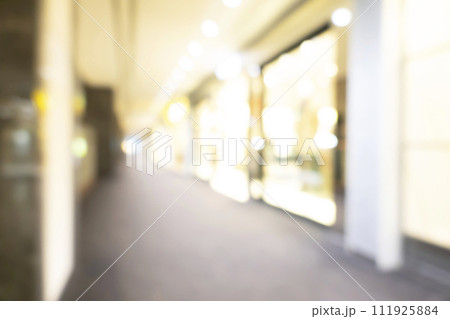 繁華街の背景ぼかし 繁華街の背景ぼかし 111925884