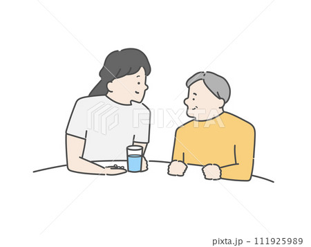 高齢男性の服薬介助を行う女性介護士 高齢男性の服薬介助を行う女性介護士 111925989