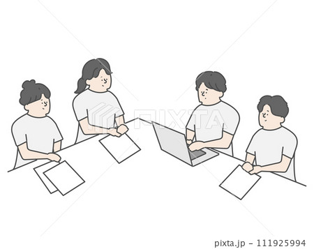 会議をする介護スタッフ 会議をする介護スタッフ 111925994