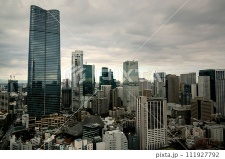 東京都市景観 東京タワーの展望台から見た今も日本で最も高い超高層ビルが建つ街の風景 東京都市景観 東京タワーの展望台から見た今も日本で最も高い超高層ビルが建つ街の風景 111927792