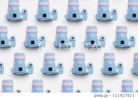 Pattern with SLR camera on pastel color background Pattern with SLR camera on pastel color background 111927821