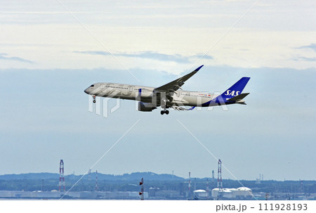 SASスカンジナビア航空A350-900羽田離陸上昇 111928193