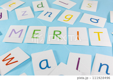 文字カード　メリット 111928496