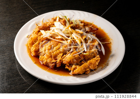 タレたっぷりの油淋鶏 タレたっぷりの油淋鶏 111928844