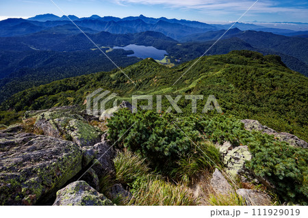 燧ヶ岳から見る尾瀬沼と日光連山・富士山遠望 燧ヶ岳から見る尾瀬沼と日光連山・富士山遠望 111929019