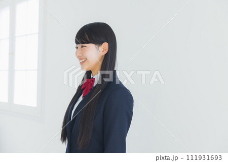 制服を着た女子高生 111931693