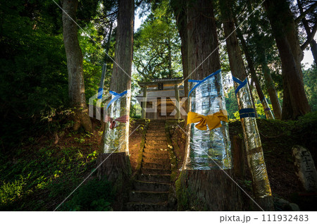 神秘的な神社 神秘的な神社 111932483