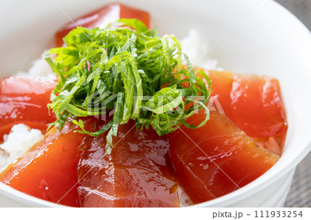 まぐろ漬け丼。 111933254