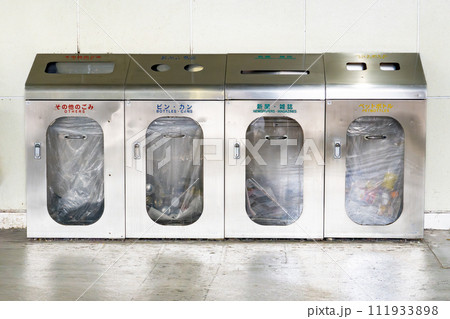 駅構内 ゴミ箱 イメージ 駅構内 ゴミ箱 イメージ 111933898