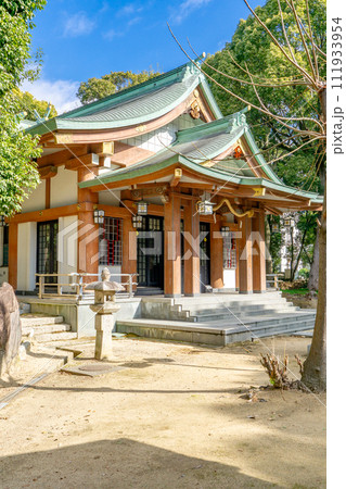 兵庫県伊丹市昆陽北の西天神社　拝殿（夫婦の神） 111933954