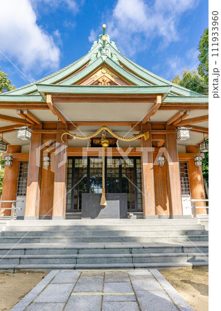 兵庫県伊丹市昆陽北の西天神社　拝殿（夫婦の神） 111933960