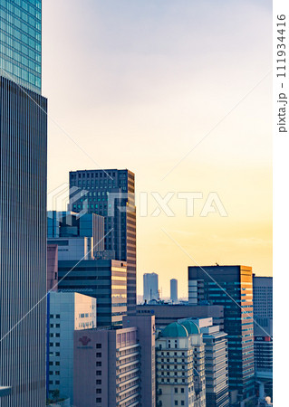 大阪　都市景観　西梅田方面　 111934416