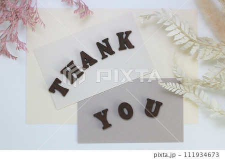 THANK YOUの文字とドライフラワー ナチュラルなイメージ THANK YOUの文字とドライフラワー ナチュラルなイメージ 111934673