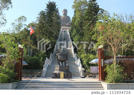 香港　天壇大仏と参道 111934728