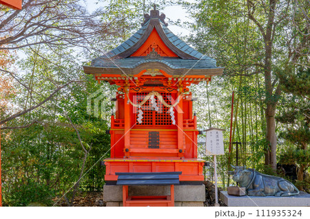 兵庫県宝塚市社町の宝塚神社 摂末社(天満神社)と御神牛 兵庫県宝塚市社町の宝塚神社 摂末社(天満神社)と御神牛 111935324