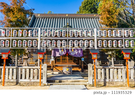 兵庫県宝塚市社町の宝塚神社　拝殿（初日の出の名所） 111935329