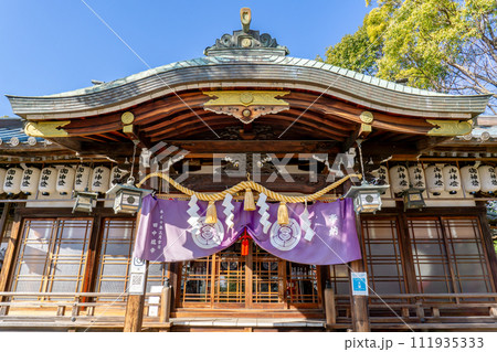兵庫県宝塚市社町の宝塚神社　拝殿（初日の出の名所） 111935333