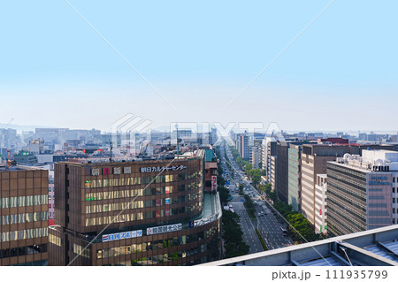 はかた駅前通り は 博多駅 から キャナルシティ 方面に伸びる 【 博多 の 市街 の 風景 】 111935799