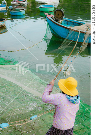 child on boat 111935865