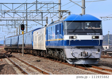 EF210形＋マニ50＋2100系〜THE ROYAL EXPRESS〜（土讃線：琴平駅） 111935882