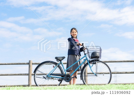 自転車と女の子 111936092