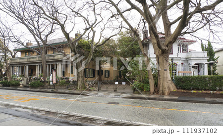 レトロな建物 111937102