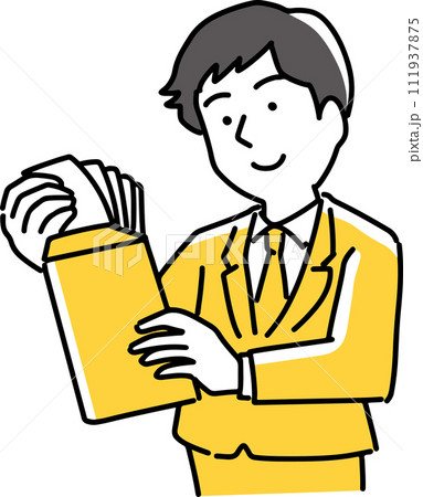 封筒からお札を出して見る男性 111937875