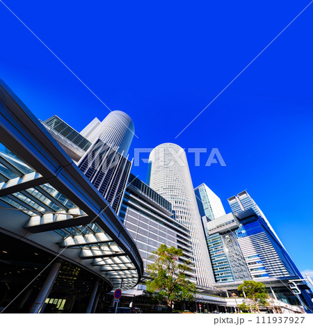 JR 名古屋駅 ( 通称 名駅 ) は 名古屋観光 の 玄関口 【 愛知県 名古屋 の 都市風景 】 JR 名古屋駅 ( 通称 名駅 ) は 名古屋観光 の 玄関口 【 愛知県 名古屋 の 都市風景 】 111937927